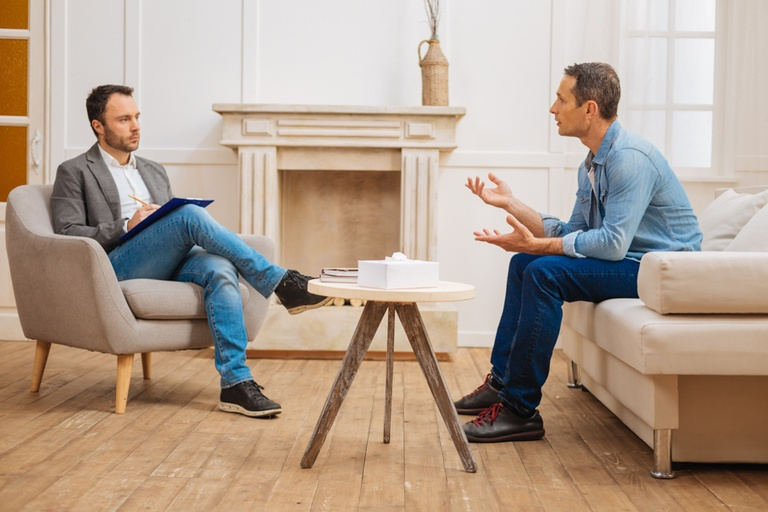 a therapist diagnosing patient if he has depression
